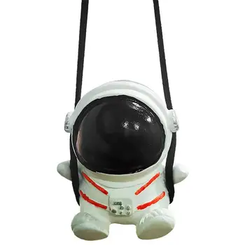 Симпатичная подвеска-астронавт из аниме 